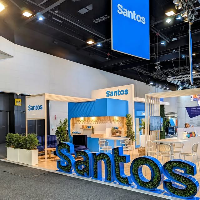 Exhibition stand fit-out with dimensional lettering at a convention centre