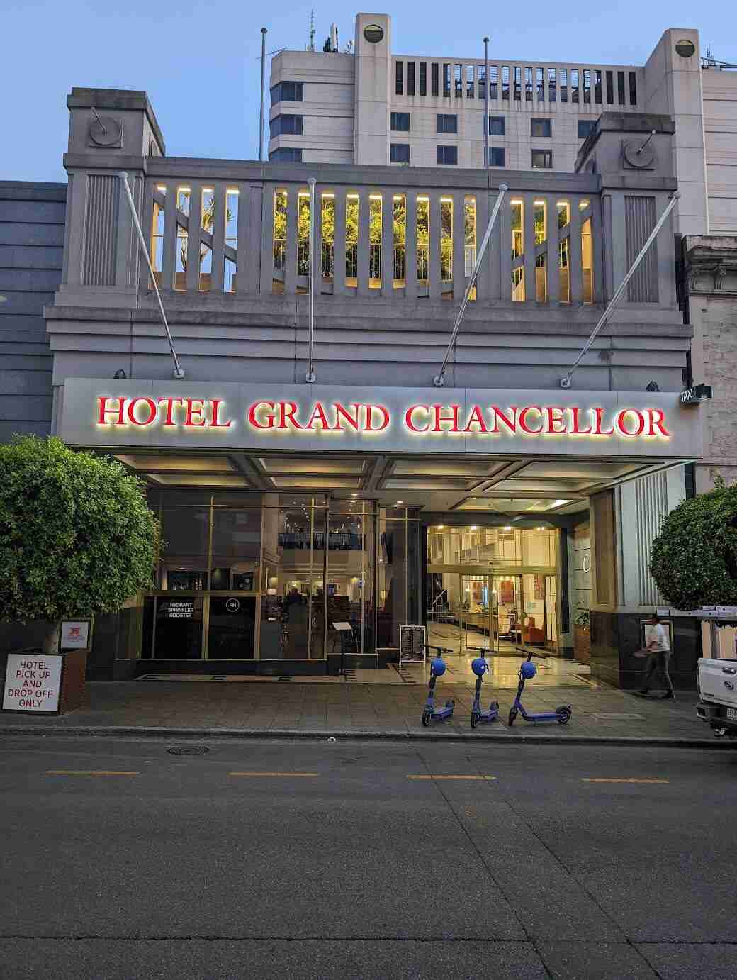 Entrance of Hotel Grand Chancellor